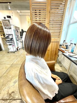 ボタニカル(BOTANICAL) 大人ショート艶髪ブラウンアッシュカラーショートボブ