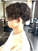 センターパート×ツイストスパイラルパーマ