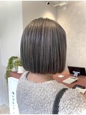 美髪切りっぱなしボブハイライトグレージュホワイトグレージュ