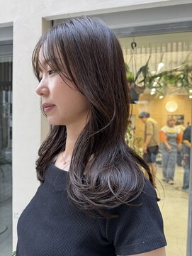 ブラウン(BROUN) レイヤーカット顔周りカットロングレイヤー透明感カラー