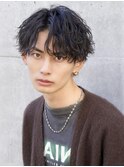 ツイストスパイラルパーマアップバングショートコンマヘア