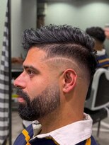 フジヤマ バーバー ショップ(FUJIYAMA BARBER SHOP)&nbsp;コームオーバーヘア／スキンフェード