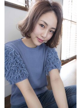 ヘアデザイン ソラ(Sola) エアリーカールショート×前髪なし×アッシュブラウンカラー