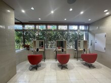 ヘアモーヴチャンプス 新松戸本店(HAIR MOVE champ's)の雰囲気（ゆったりと寛げる大人女性のための広々とした空間です。）