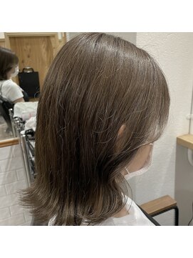 フェリア 梅田(FERIA) ミルクティーグレージュ