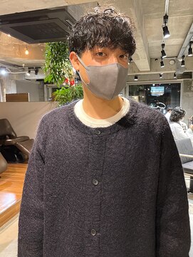 キュー(Cue_) ツイストスパイラルパーマメンズマッシュカット（表参道原宿）