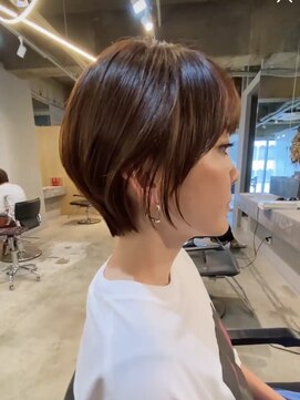 イトシテ 耳掛け可能なショート【担当　高橋賢吾】