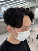 センターパートニュアンスパーマツーブロックフェードメンズヘア