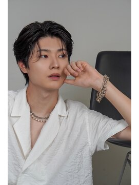 オーシャントーキョーオーバー 渋谷(OCEAN TOKYO OVER) 波巻き束感ショートツーブロックマッシュアップバングコンマヘア