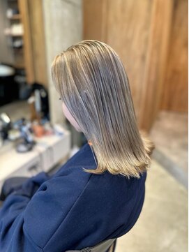 ルーム(Luum) ハイベージュxホワイトハイライト