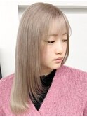 ホワイトベージュ[新宿駅/切りっぱなしボブ/エアリーロング]