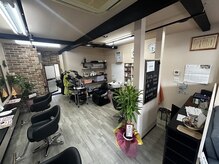 はるかな美容室の雰囲気（明るい店内、元気いっぱいスタイリストがお待ちしています◎）