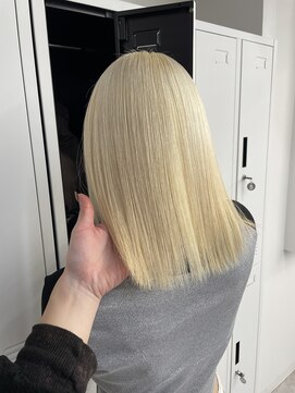 ペレ 渋谷(PELE) イメチェン/ホワイトブロンド/外ハネボブ/ワイドバング/渋谷