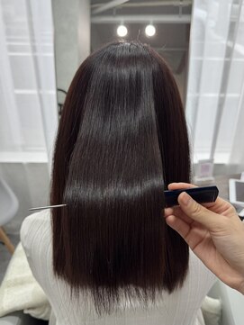 ランプシー(Lampsi) ’しっとりなのに軽い’理想の手触り【髪質改善トリートメント】