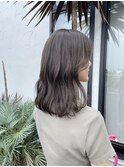 オリーブベージュ