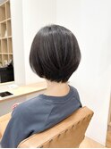 襟足を引き締めた丸みレイヤーボブ