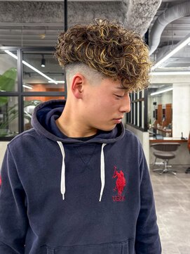 ニコ トウキョウ ロジック(nico TOKYO Logic) スキンフェードスパイキーショートパーマ短髪刈り上げ