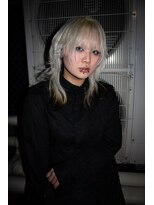 オルン(ORGN.) 【シャギーカット×ホワイト×毛先カラー】