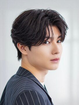 オーシャントーキョー 渋谷神南(OCEAN TOKYO) メンズカット無造作黒髪センターパート刈り上げビジネス流行