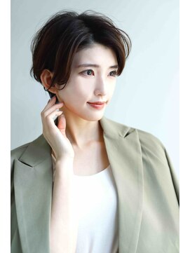 ムウ 難波(MOU) ショート大人ガーリーダークアッシュ似合わせカット30代40代50代