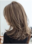 大人可愛いミディアムレイヤー×白髪ぼかし30代40代50代60代