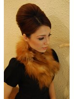 ドロップス ヘアー(Drops hair)&nbsp;だれもが振り向くほどのゴージャス感たっぷり夜会巻きはいかが？