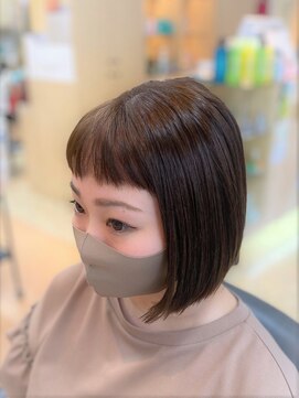 エリカ 美容室 オン眉バング肩上ボブ