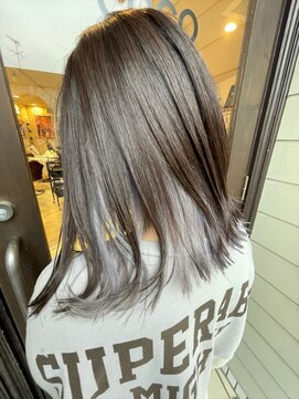 ヘア メイク ココ(hair make coco) シルバーグレーのインナーカラー