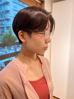 バッタ(Batta)&nbsp;「KENTA」大人の刈り上げショート×メイク映えするグレーカラー