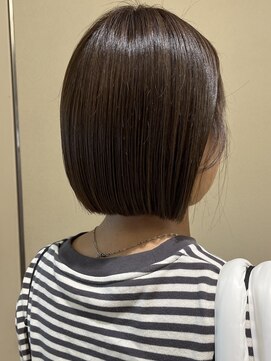 ジジ(GIGI) あごラインのぱつんとボブ