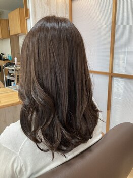 ヘアーアンドメイク プラス(hair&make PLUS)の写真/【垂水徒歩2分】セットが楽になる＆簡単に決まる巻き髪風パーマが人気◎髪の長さに合わせて強さを調整♪
