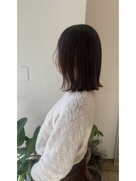 トウ(TOU) ナチュラルなストレートヘア