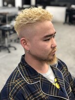 マスカリ(muscali)&nbsp;【原田】ブロンド　パーマ　スキンフェード