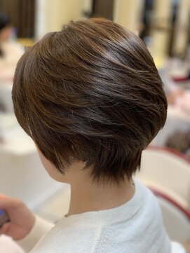 クオリス 上板橋店(QUALIS) 大人女性　ツヤ髪ひし形前下がりくびれショート/ダークブラウン