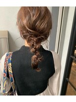 オリ(oli)&nbsp;ブラウンベージュ × ヘアアレンジ