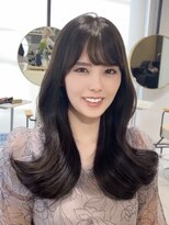 ティア(Tia.)&nbsp;（韓国ヘア/くびれヘア/ロングヘア/前髪/サイドバング/小顔）