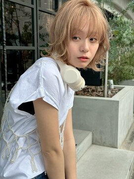 シェール(cher) ブロンドベージュ/外ハネボブ【cher西宮北口：IKUKA】