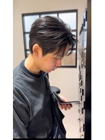 ステージ(STAGE)&nbsp;ダウンパーマ　韓国メンズヘア　センターパート　カルマパーマ