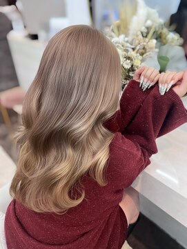 ラビス(Lovis) 黒髪カタログ/ネビージュ/小顔に見せるヘア