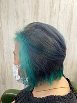 ナチュラ(Natur)&nbsp;【エッジィ・モード】アクセントで魅せる、独自の銀髪スタイル