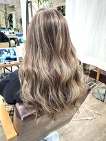 ルーナヘアー(LUNA hair)&nbsp;コントラストハイライト　コテ巻きスタイル