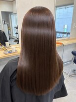 イサ(ISA.) ツヤ感たっぷりの美髪ストレートロング