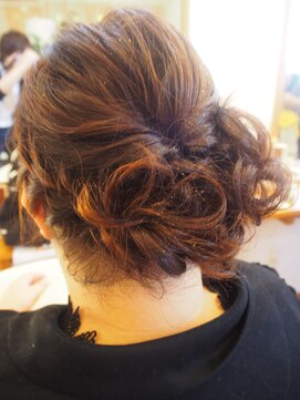 デイジー(Daisy) ルーズこなれ感大人可愛いアレンジスタイル