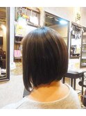 前下がりボブヘア