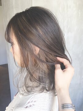 アイティー バイ アルバム 中野店(IT by ALBUM) ホワイトベージュインナーカラー_くびれミディ_ba72752