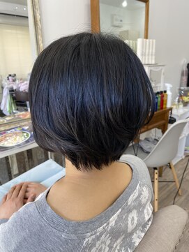 エミー(Emmy) 軽やかショートボブ