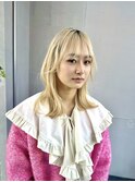 【ステップボーンカット】ブロンドヘア/巻き髪ヘア