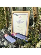 高発色、ダメージレス、白髪も染まるイルミナカラー