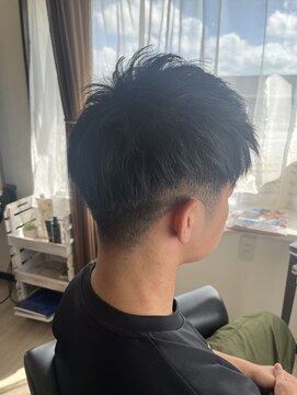 コアフィールフィス(COIFFURE fils) 《見附　今町》メンズ　束感　アップバング　刈り上げ
