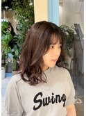 ミディアムヘアにゆるっとコテ巻きパーマ